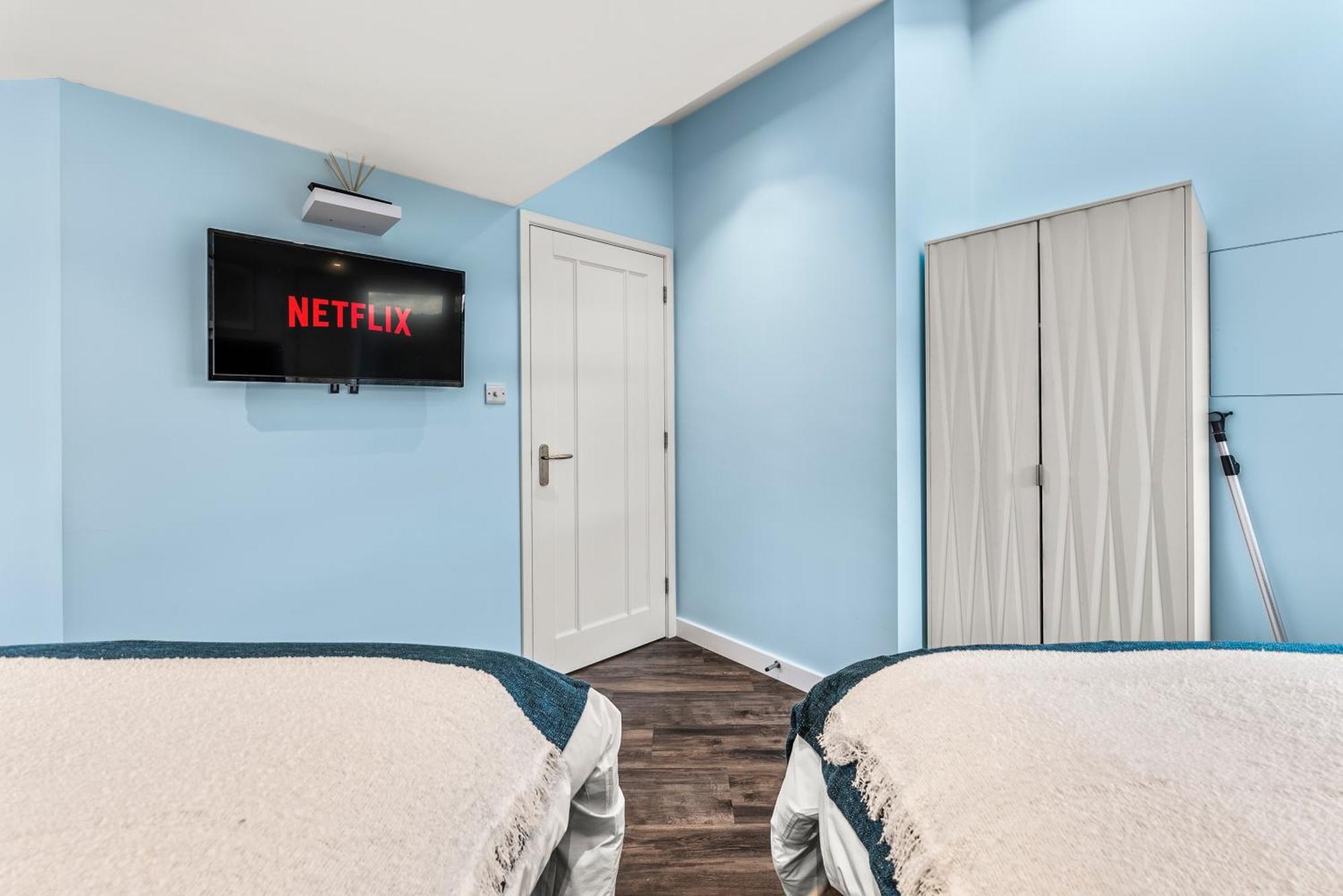 Elegant Retreat In Cheltenham - Garden & Parking Included Екстер'єр фото