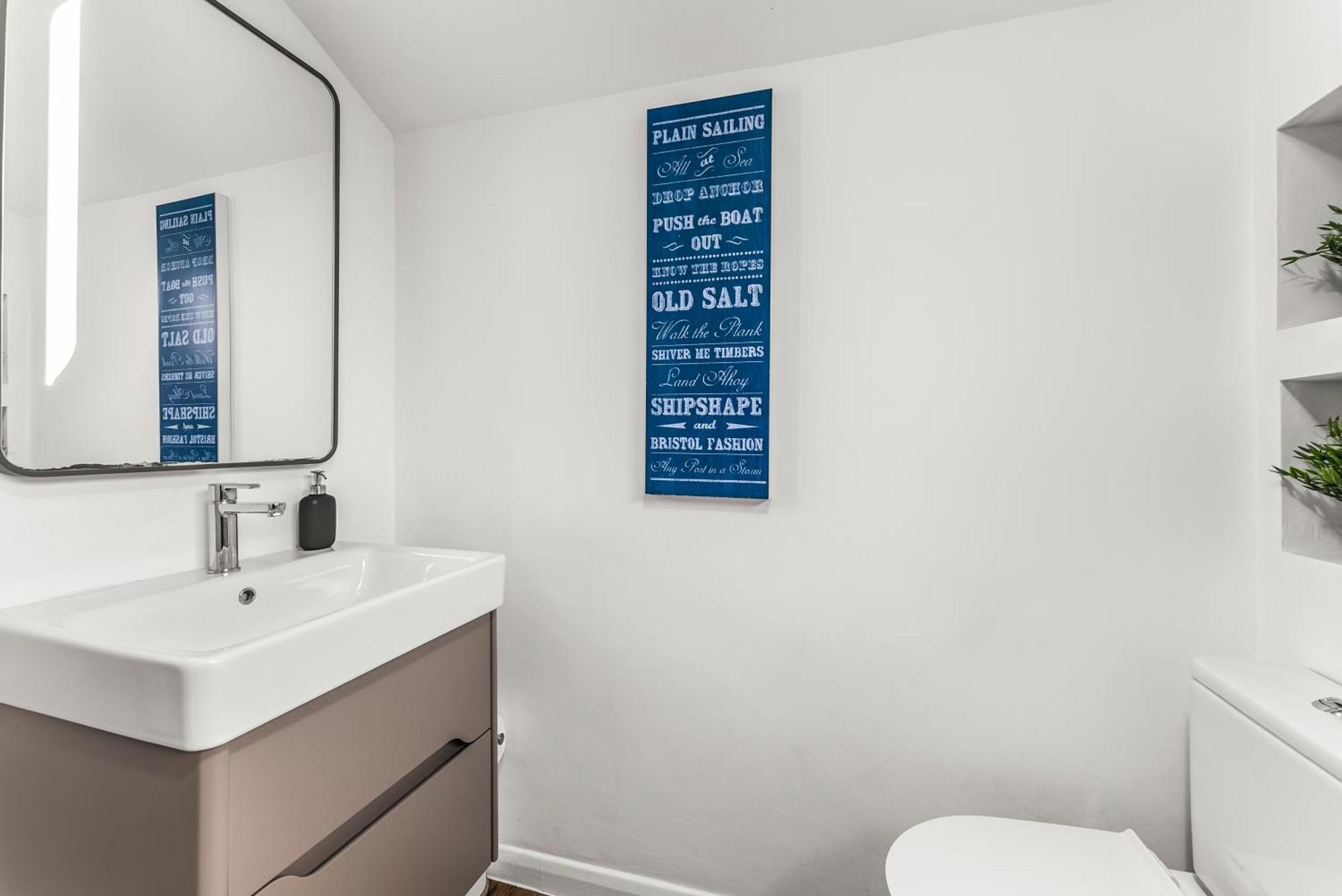 Elegant Retreat In Cheltenham - Garden & Parking Included Екстер'єр фото
