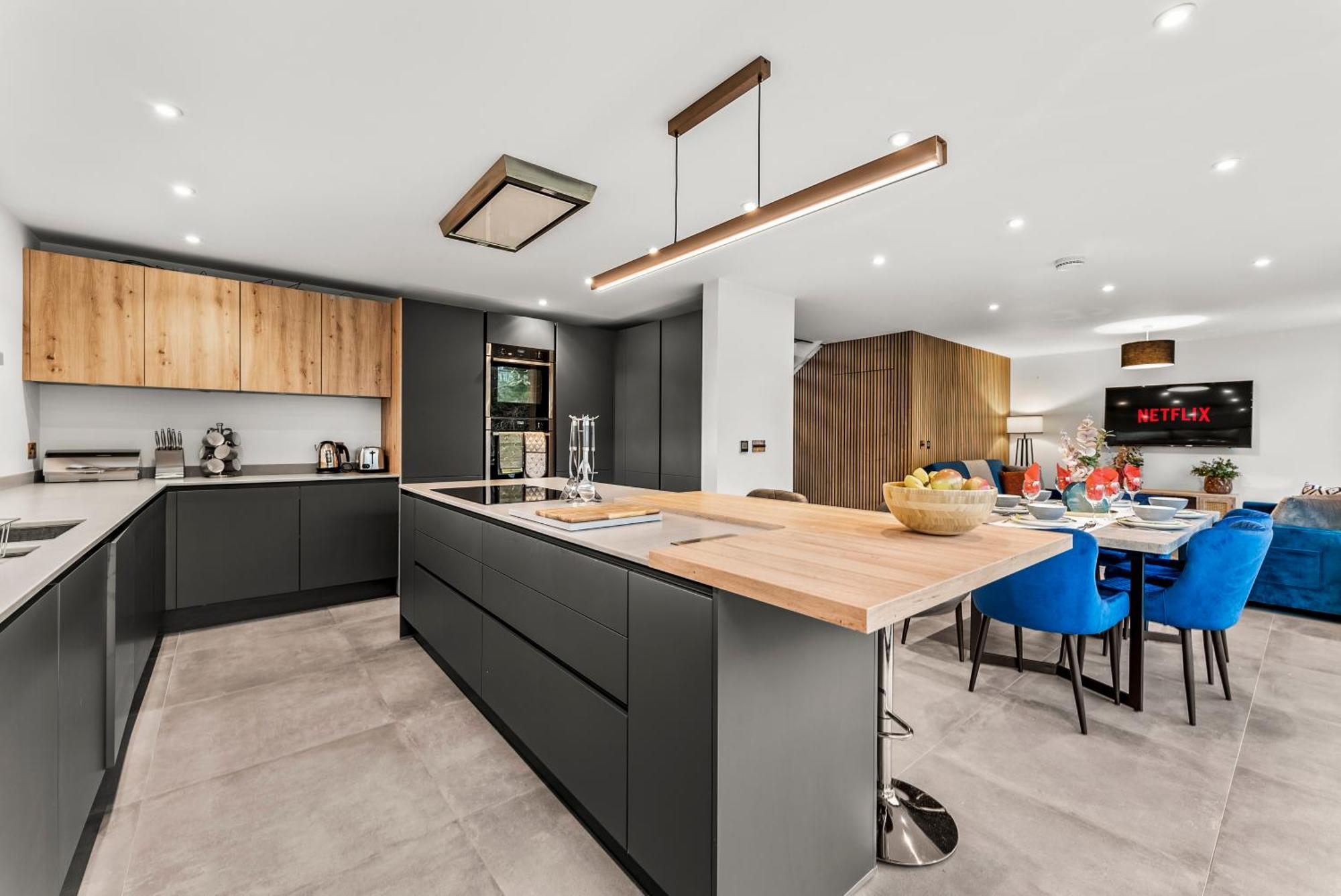 Elegant Retreat In Cheltenham - Garden & Parking Included Екстер'єр фото