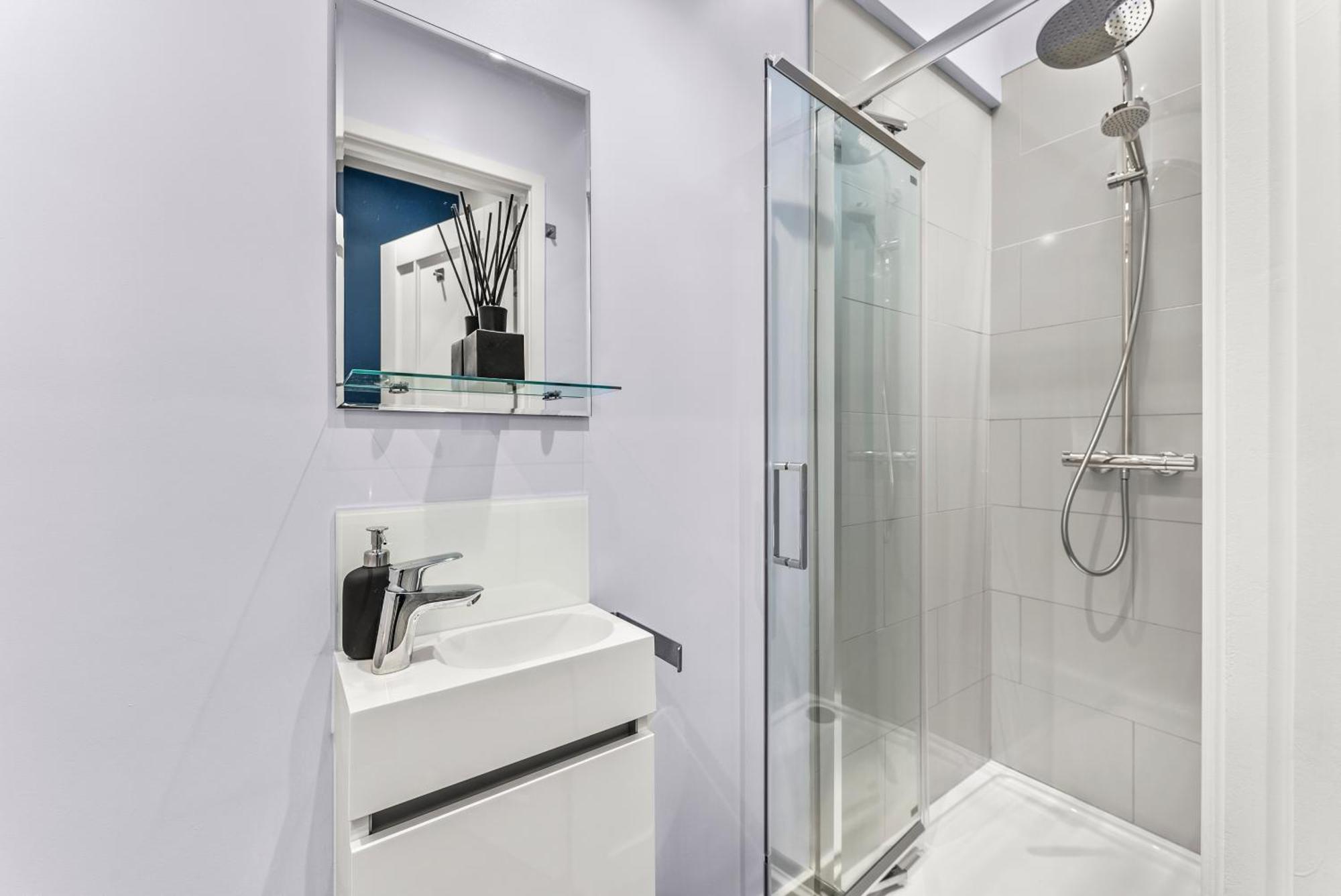 Elegant Retreat In Cheltenham - Garden & Parking Included Екстер'єр фото