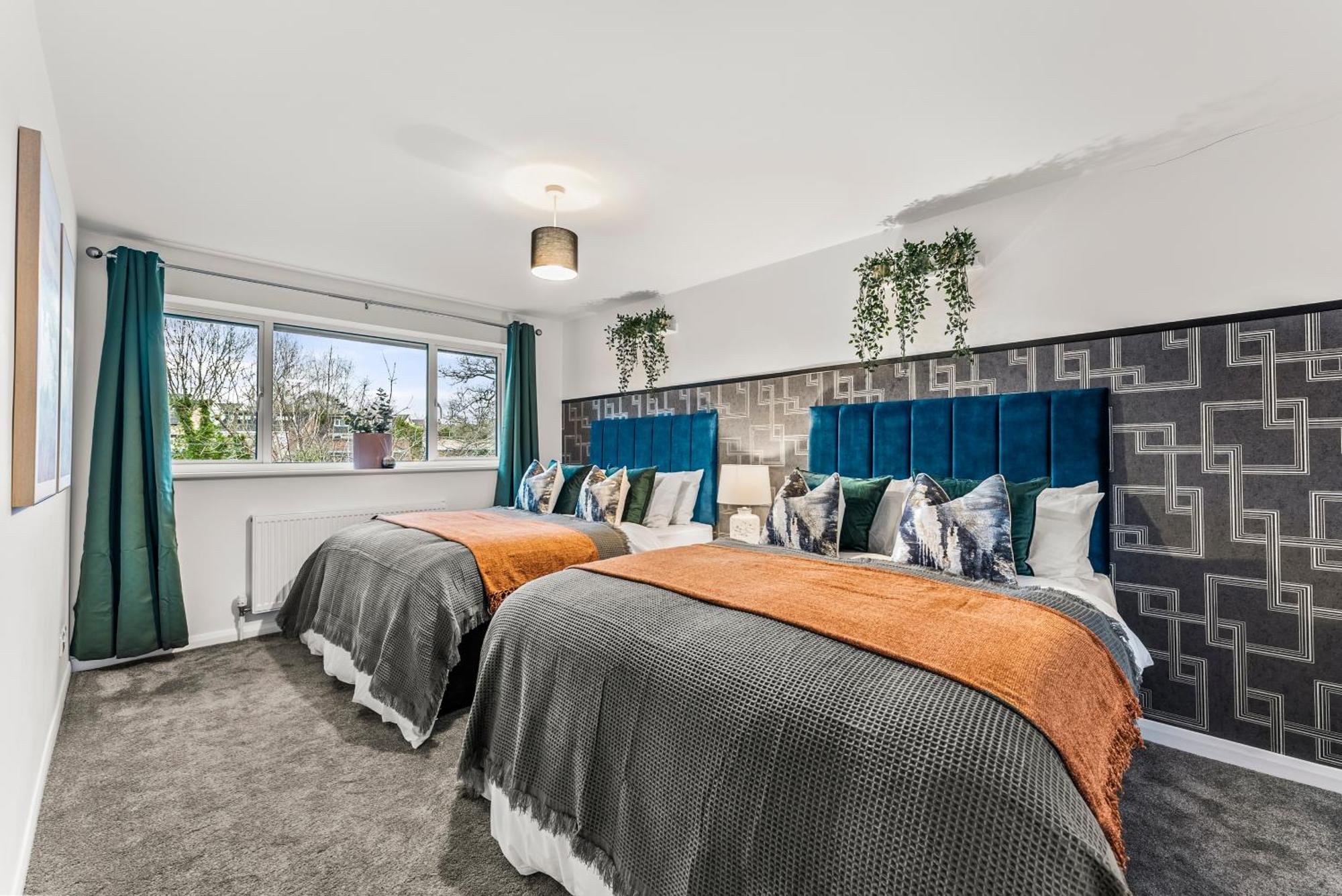 Elegant Retreat In Cheltenham - Garden & Parking Included Екстер'єр фото