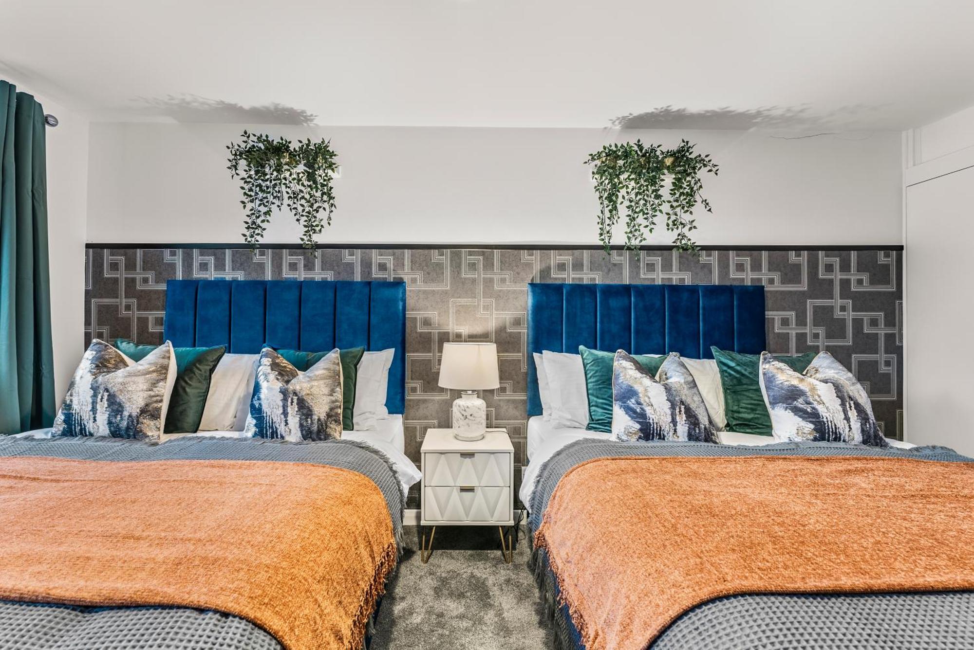 Elegant Retreat In Cheltenham - Garden & Parking Included Екстер'єр фото