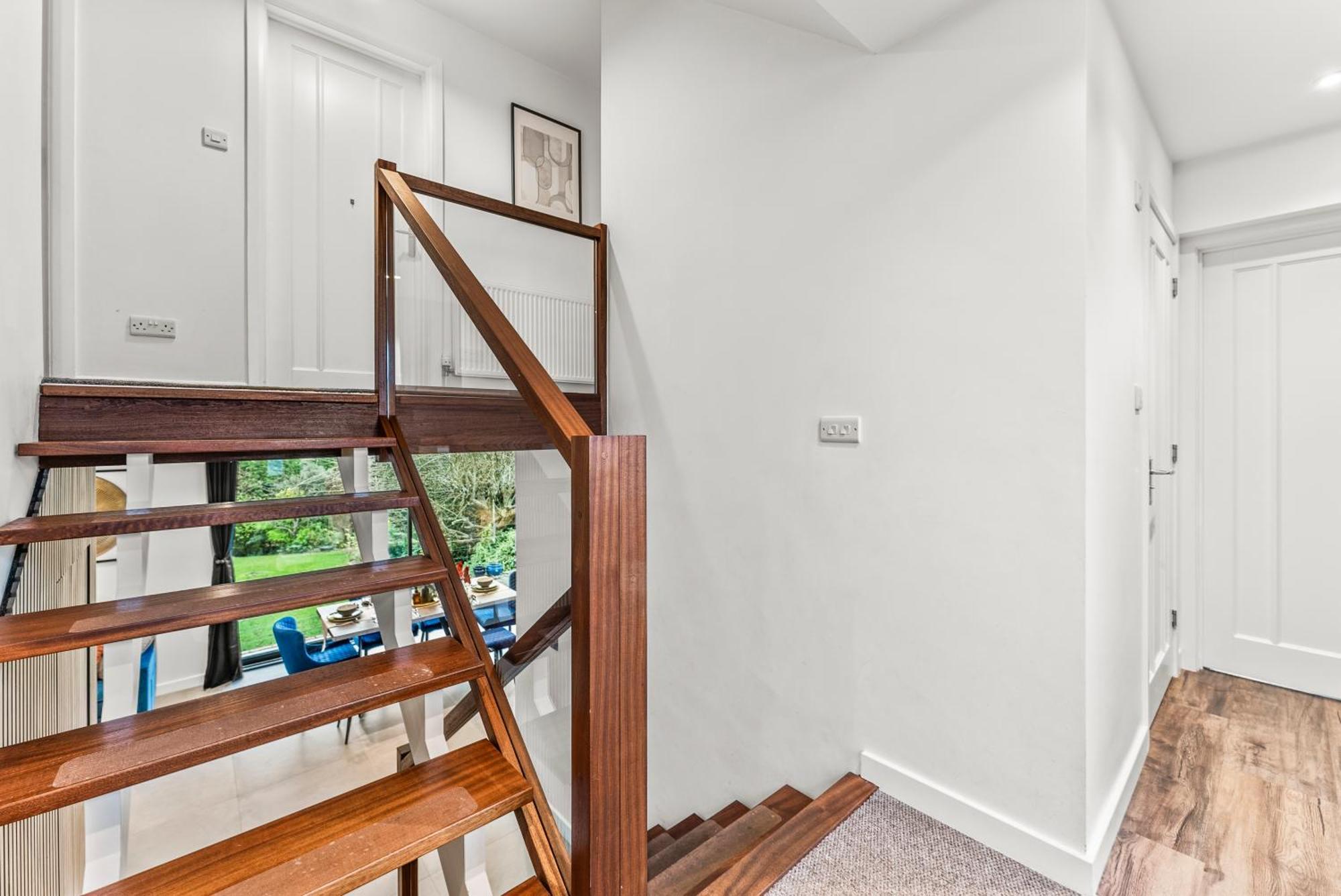 Elegant Retreat In Cheltenham - Garden & Parking Included Екстер'єр фото
