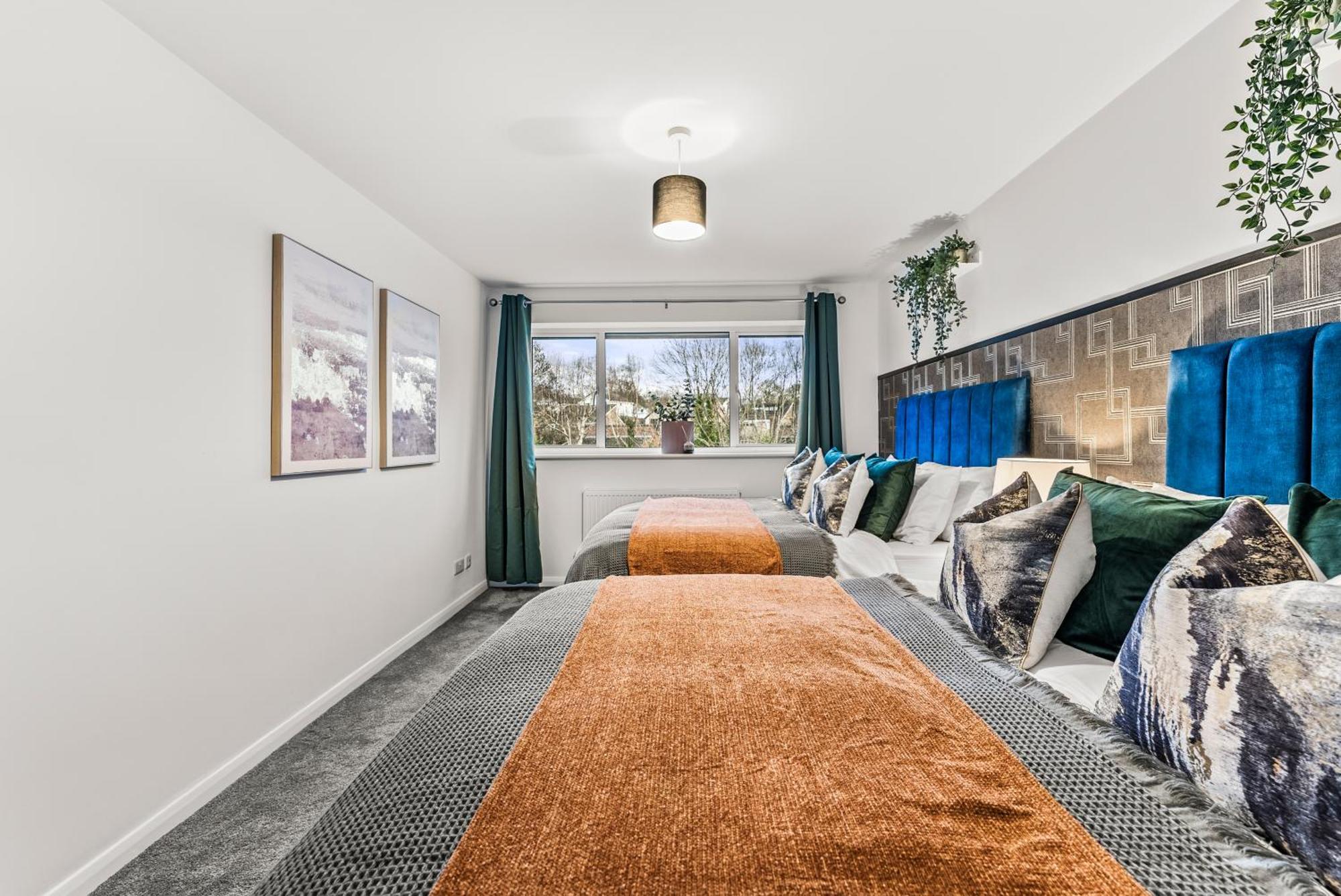Elegant Retreat In Cheltenham - Garden & Parking Included Екстер'єр фото